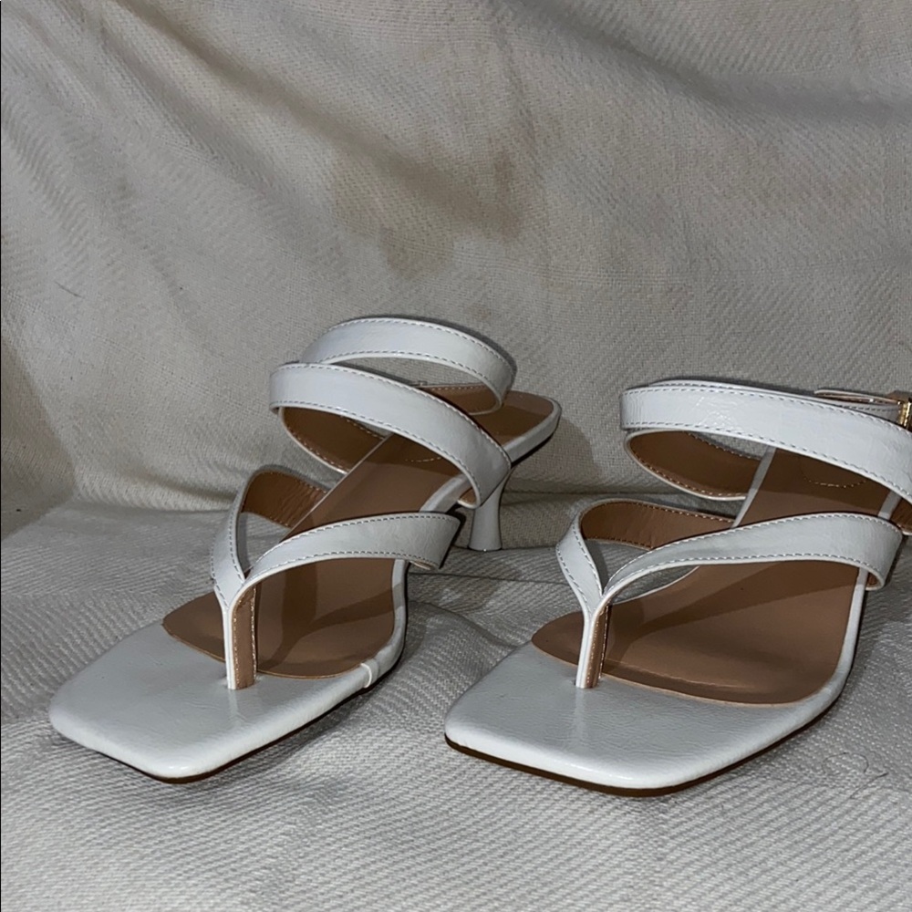 C Comfort Elegant White Strappy Sandals sz 9